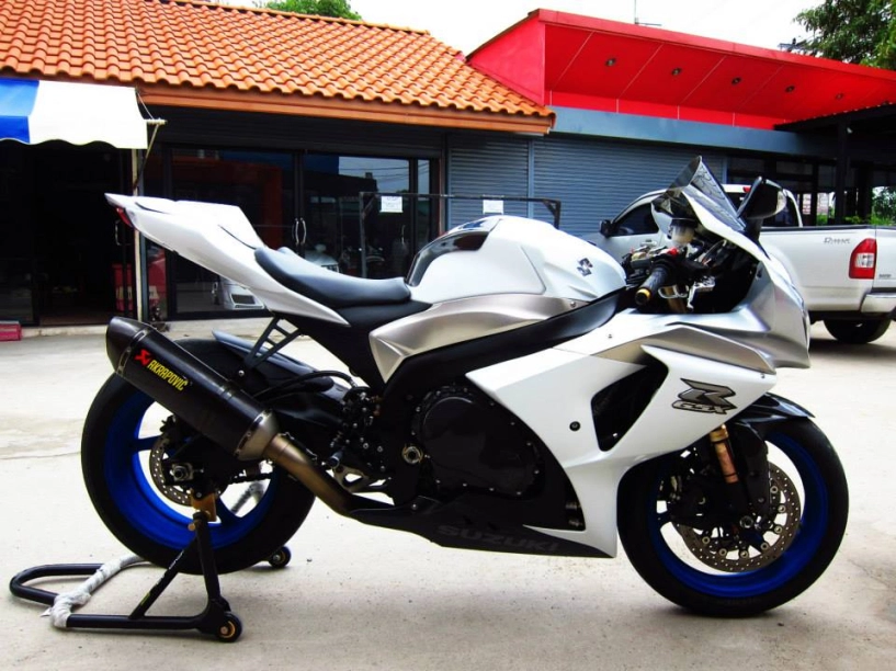 Ngắm suzuki gsx-r1000 2009 đơn giản mà xinh lung linh - 1