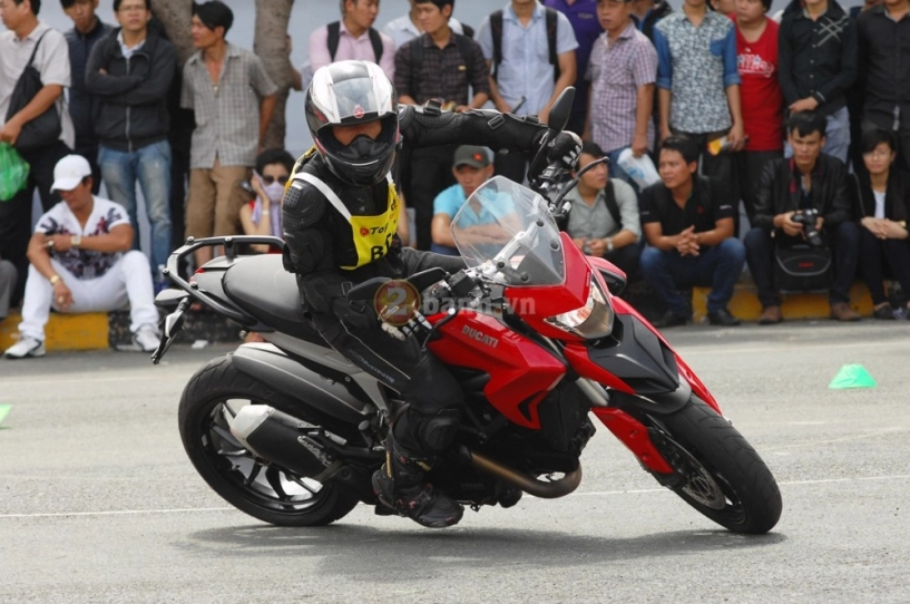 Ngắm z1000 và cbr600rr trổ tài tại vietnam motorbike festival 2014 - 15
