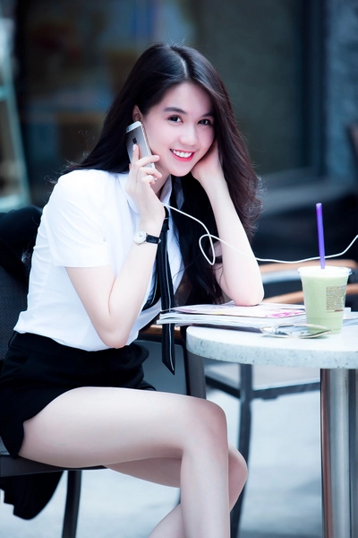 Ngọc trinh đổi mới với phong cách tomboy - 4