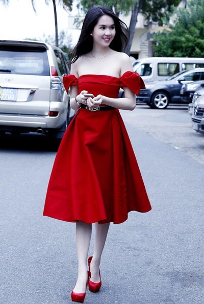 Ngọc trinh xinh xắn trong váy đỏ rực - 2