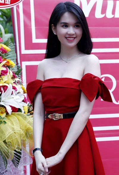 Ngọc trinh xinh xắn trong váy đỏ rực - 3