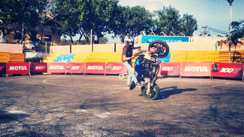 Ngựa chiến sẵn sàng cho ngày hội motul stunt fest 2015 - 16