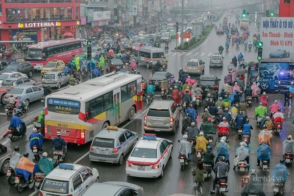 Người hà nội phát điên vì mưa phùn nhiều ngày độ ẩm tới gần 100 - 1