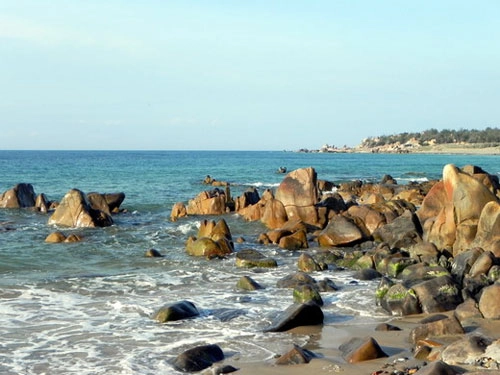 Những bờ biển có bãi đá đẹp ở việt nam - 1