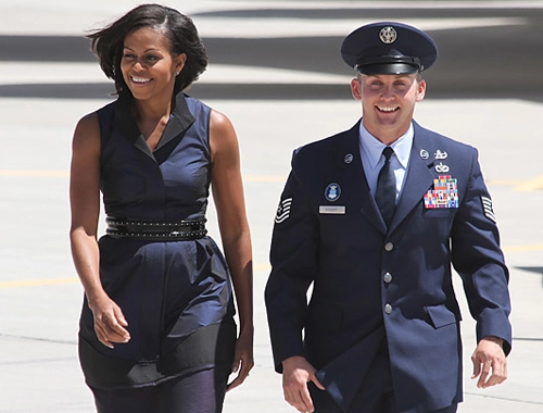 Những bộ váy chinh phục cử tri của bà obama - 8