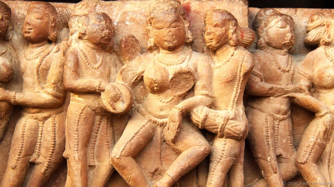 Những bức tượng nhạy cảm ở đền khajuraho ấn độ - 4