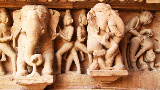 Những bức tượng nhạy cảm ở đền khajuraho ấn độ - 5