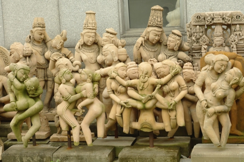 Những bức tượng nhạy cảm ở đền khajuraho ấn độ - 10