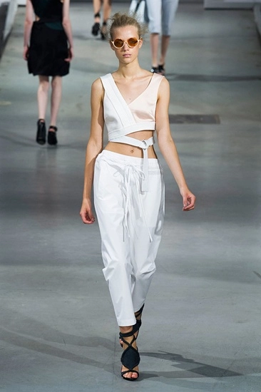 Những dáng áo crop-top gây chú ý ở new york fashion week - 3