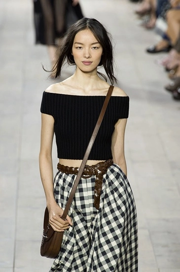 Những dáng áo crop-top gây chú ý ở new york fashion week - 10