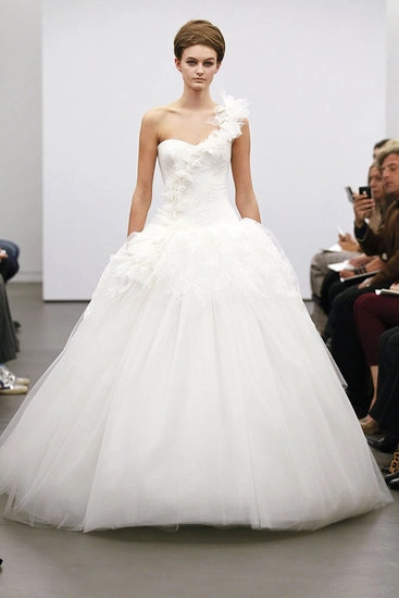 Những mẫu váy cưới đẹp nhất cho mùa thu 2013 - 5