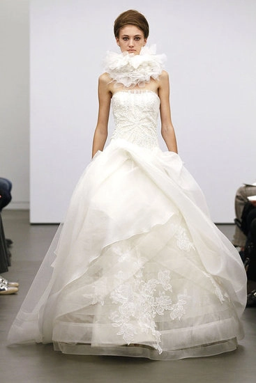 Những mẫu váy cưới đẹp nhất cho mùa thu 2013 - 6