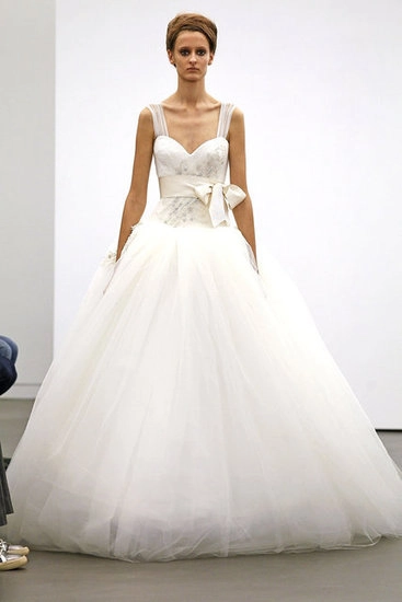 Những mẫu váy cưới đẹp nhất cho mùa thu 2013 - 9