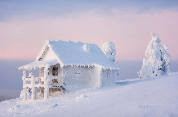 Những ngôi nhà đơn độc giữa tuyết trắng đẹp như tranh vẽ - 6