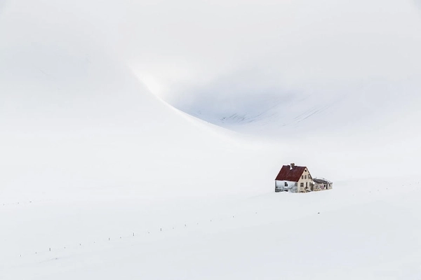Những ngôi nhà đơn độc giữa tuyết trắng đẹp như tranh vẽ - 13