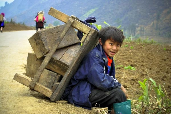 Những nụ cười vô tư của trẻ thơ vùng tây bắc - 4