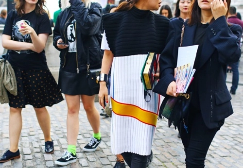 Những phong cách street style hot ở london fashion week tiếp - 4