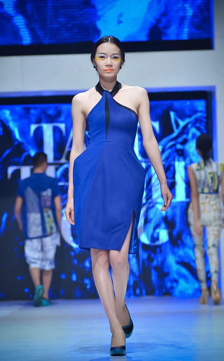 Những trang phục ứng dụng đẹp nhất vietnam fashion week - 3