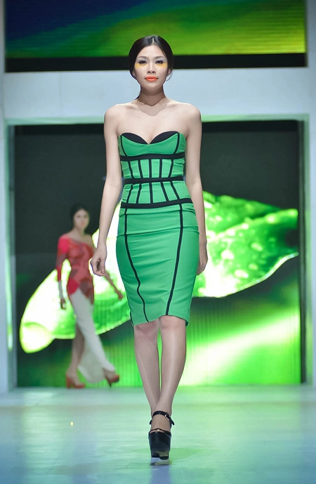 Những trang phục ứng dụng đẹp nhất vietnam fashion week - 6