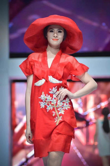 Những trang phục ứng dụng đẹp nhất vietnam fashion week - 12