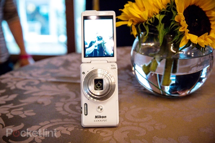 Nikon cũng tham gia vào thị trường máy ảnh selfie - 2