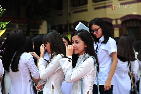 Nụ hôn ngọt ngào trong ngày bế giảng của teen trần phú - 1