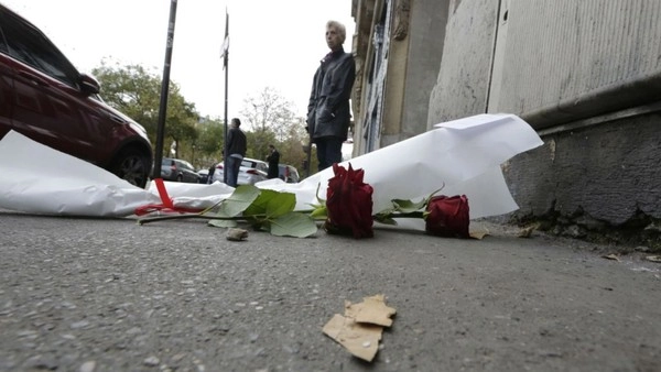 Paris vắng lặng đến đau lòng trong buổi sáng sau vụ khủng bố đẫm máu - 5