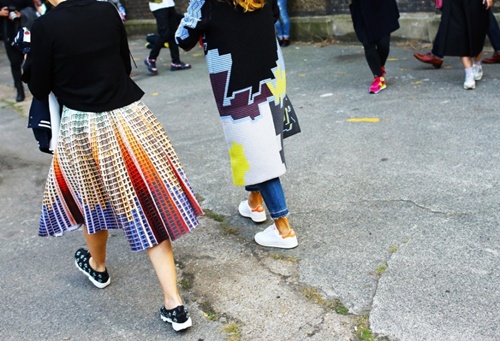 Phong cách street style ấn tượng ở london fashion week - 4