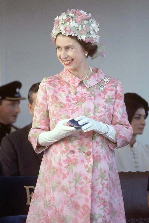 Phong cách thời trang của nữ hoàng anh elizabeth ii - 12