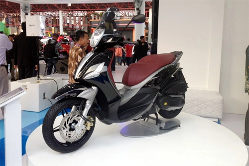 Piaggio ra mắt cặp đôi scooter sport tại indonesia - 1