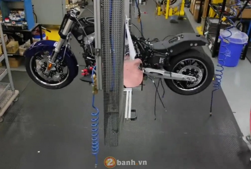 Quy trình ráp và đóng thùng 1 chiếc harley - 4