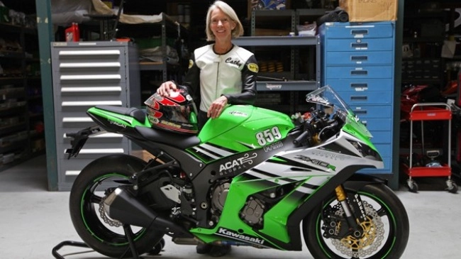 Quyết tâm phá kỷ lục tốc độ 319 kmh của nữ biker trên chiếc ninja zx-10r - 1