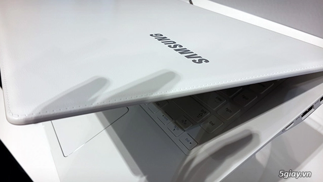 Samsung sẽ đem thiết kế nhựa giả da lên laptop - 1