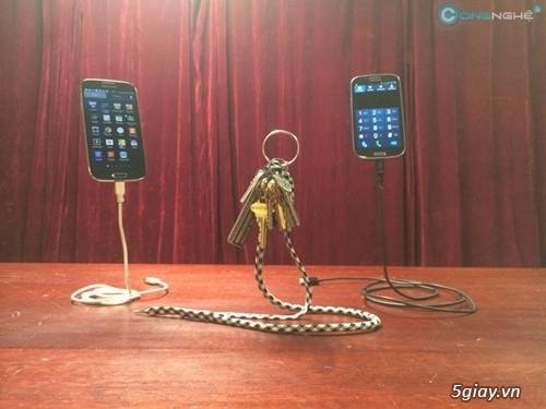 Smartphone có thể lơ lửng trên không nhờ dây sạc ma thuật - 2