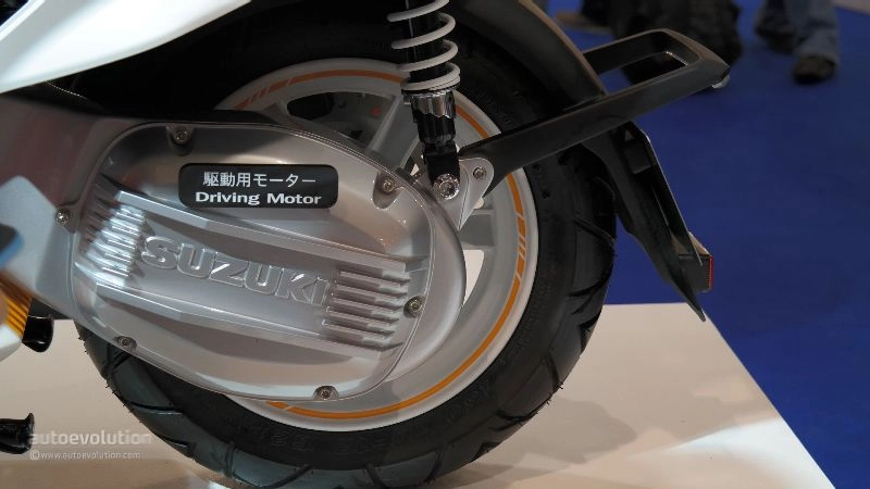 Suzuki burgman mẫu xe tay ga điện xuất hiện tại eicma 2014 - 7