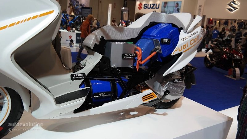 Suzuki burgman mẫu xe tay ga điện xuất hiện tại eicma 2014 - 8
