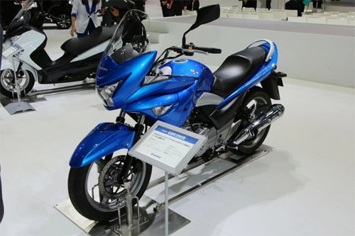 Suzuki chuẩn bị ra mắt gsr250s - 2