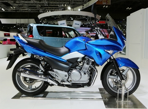 Suzuki chuẩn bị ra mắt gsr250s - 5