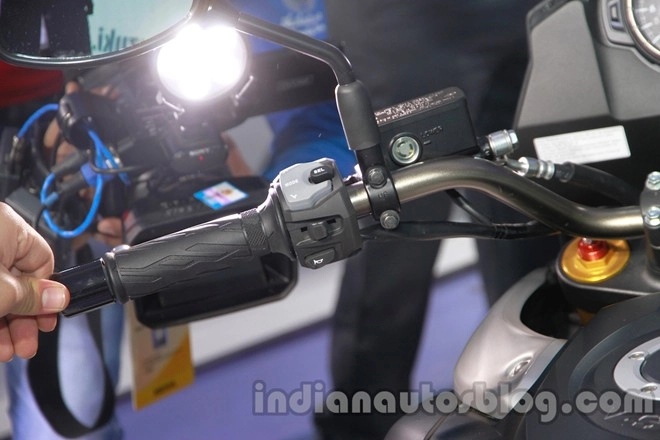 Suzuki giới thiệu v strom 1000 tại auto expo 2014 - 7