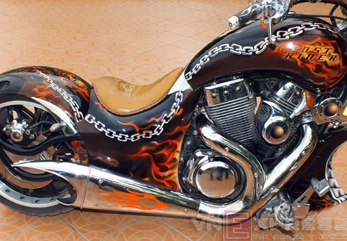 Suzuki intruder cỗ máy mới của ghost rider - 21
