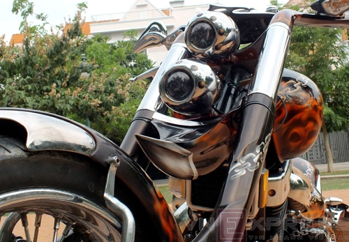 Suzuki intruder cỗ máy mới của ghost rider - 3