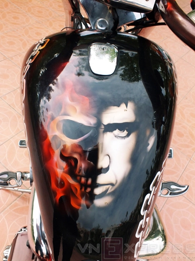 Suzuki intruder cỗ máy mới của ghost rider - 8
