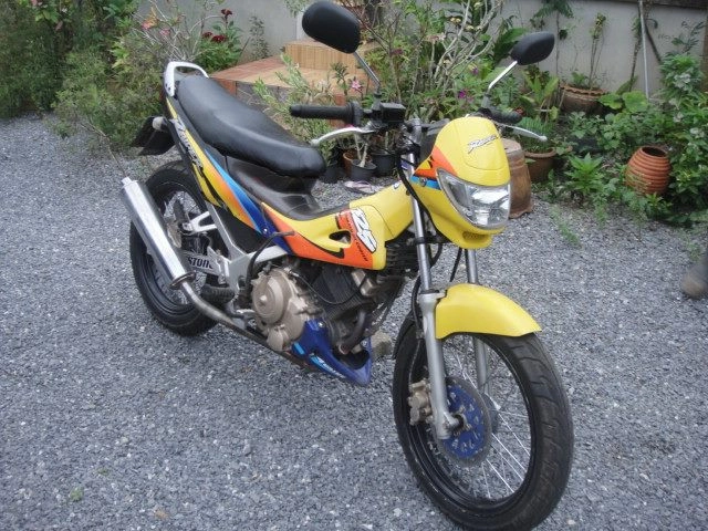 Suzuki raider 125cc phong cách đình đám một thời - 1