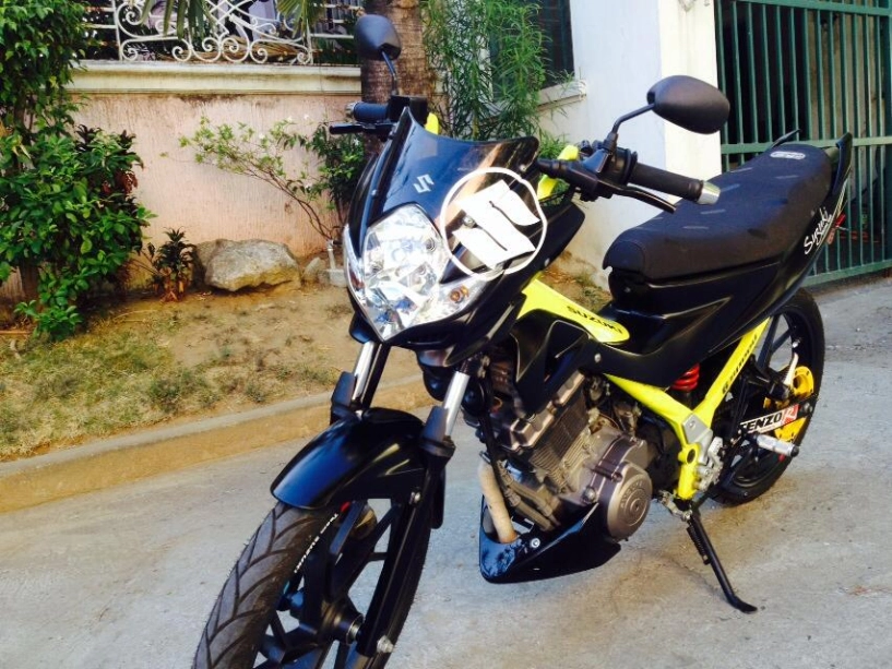 Suzuki raider 150 sườn vàng áo đen - 4