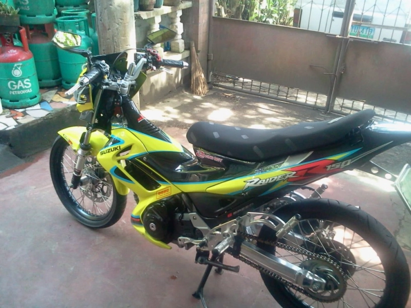 Suzuki raider vàng ố - 4