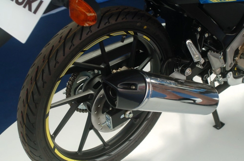 Suzuki việt nam lần đầu tiên trưng bày mẫu xe moto gp satria f150 - 7