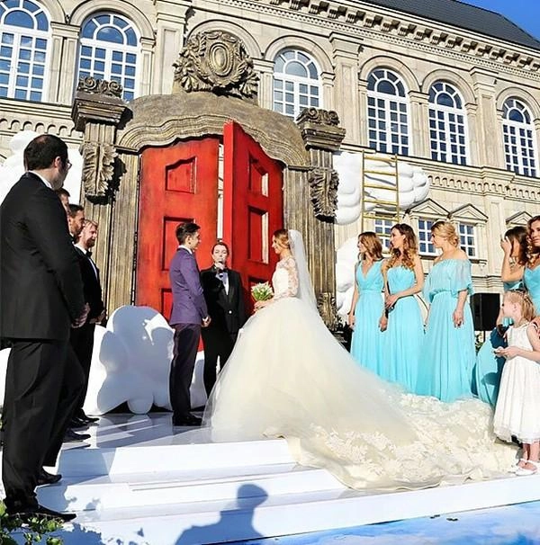 Tan chảy với đám cưới của cặp đôi ngọt ngào nhất thế giới - 11