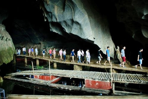 Tham quan động thác bờ - 2