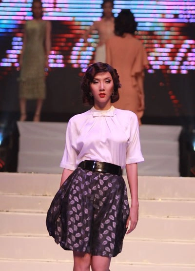 Thanh hằng ngọc quyên diễn catwalk ấn tượng - 7