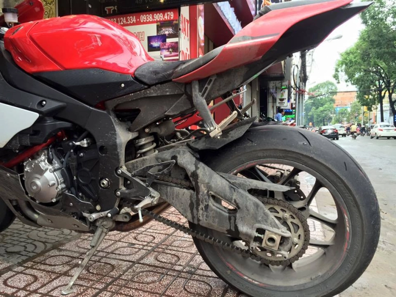 Thiết kế khó hiểu trên chiếc yamaha r1 2015 - 4